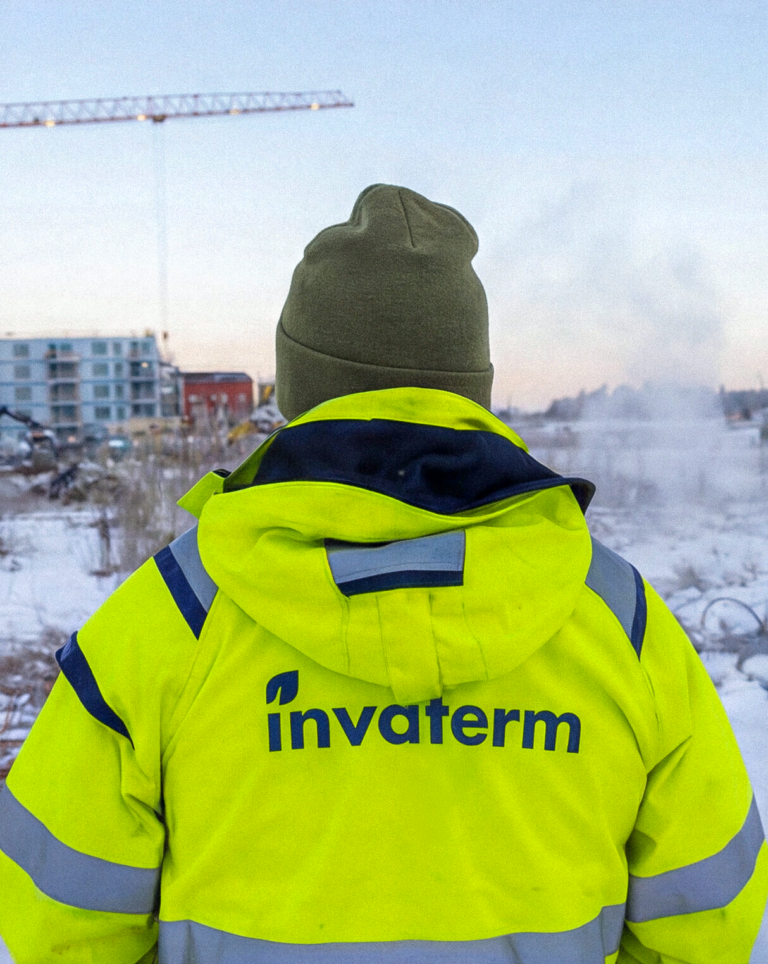 Invaterm på fältet en vintermorgon